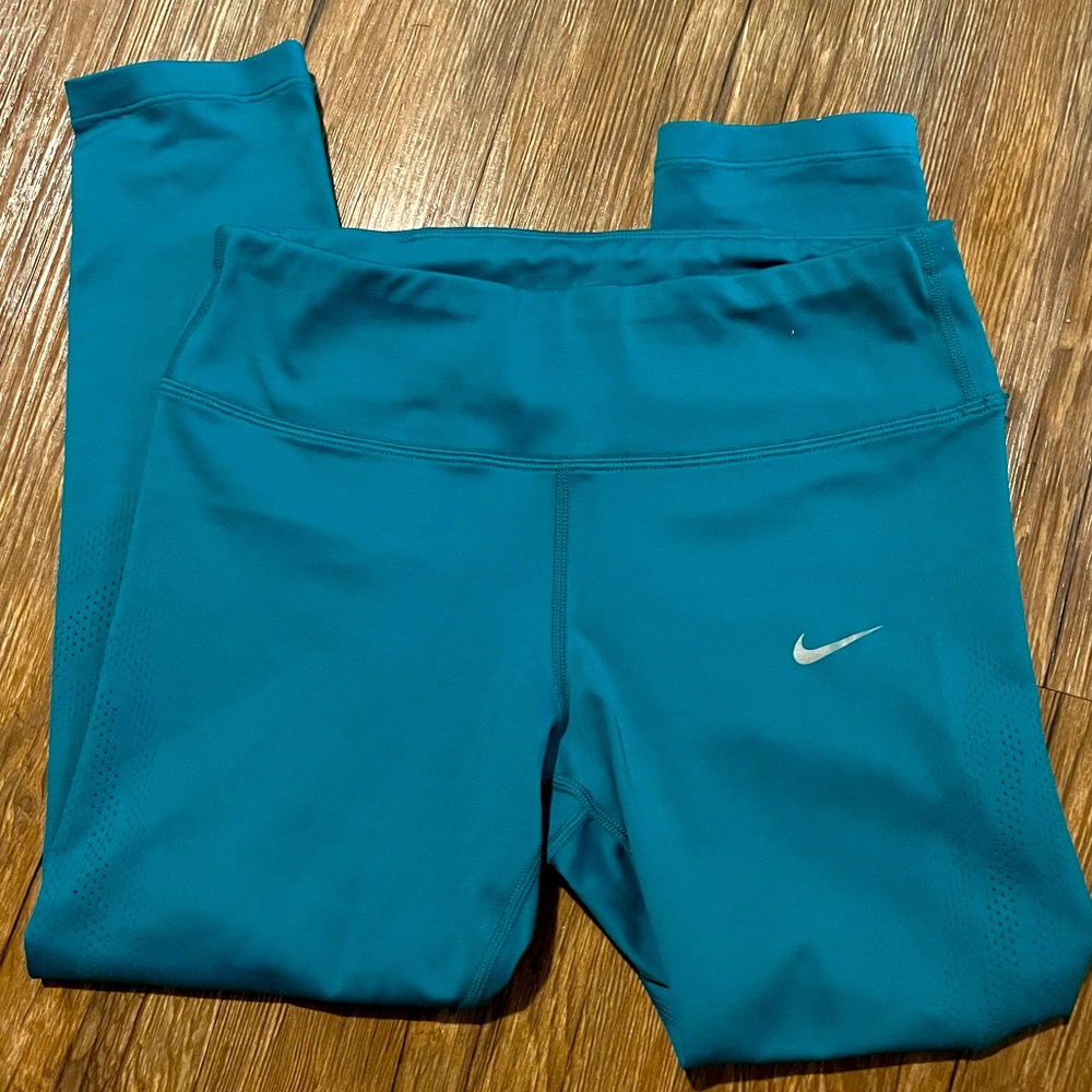 Nike Dri-FIT cropped running leggings with pockets